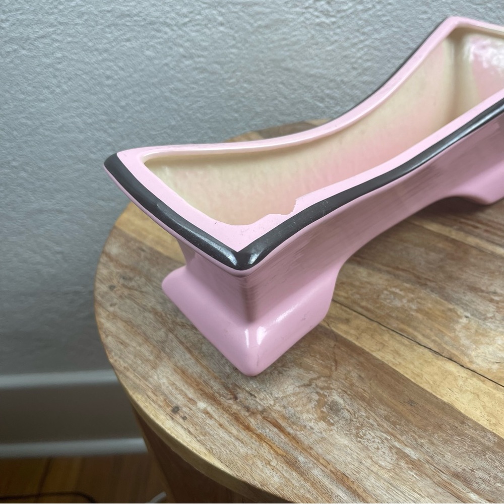 Vintage l 50s Mid-Century Mod Kitsch Glossy Pink Black Trim Long Footed Planter - Picture 8 of 15